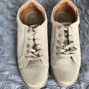 Eurosoft Nikki Suede sneaker.  Taupe. 10M.